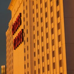 Las-Vegas-Hotel-Circus-Circus-Logo-Sonnenuntergang-252x252