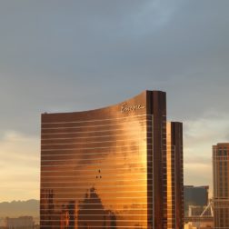 Las-Vegas-Hotel-Circus-Circus-Logo-Sonnenuntergang-Ausblick-Encore-Flugzeug-252x252
