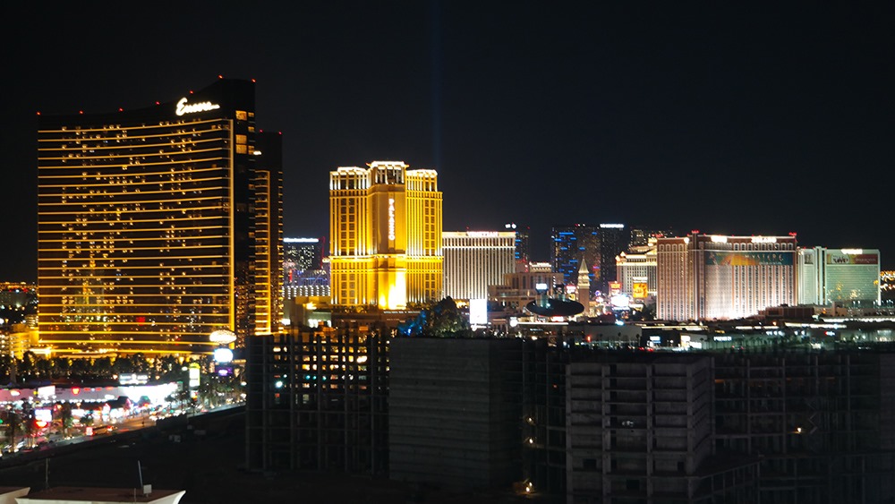 Las-Vegas-Hotel-Circus-Circus-Logo-Sonnenuntergang-Ausblick-Nacht-2