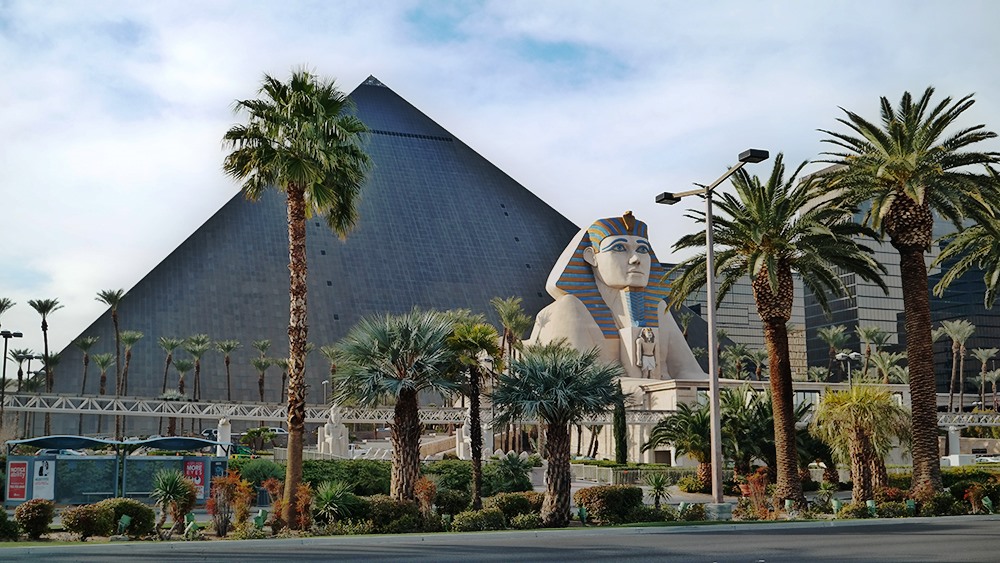 Die Sphinx begrüßt einen im Hotel Luxor