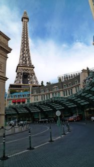Las-Vegas-Hotel-Paris-Eiffelturm-Einfahrt-187x333