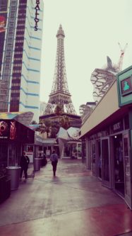 Las-Vegas-Hotel-Paris-Eiffelturm-Geschaefte-187x333