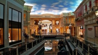 Las-Vegas-Hotel-Venetian-Grand-Canal-Shoppes-332x187