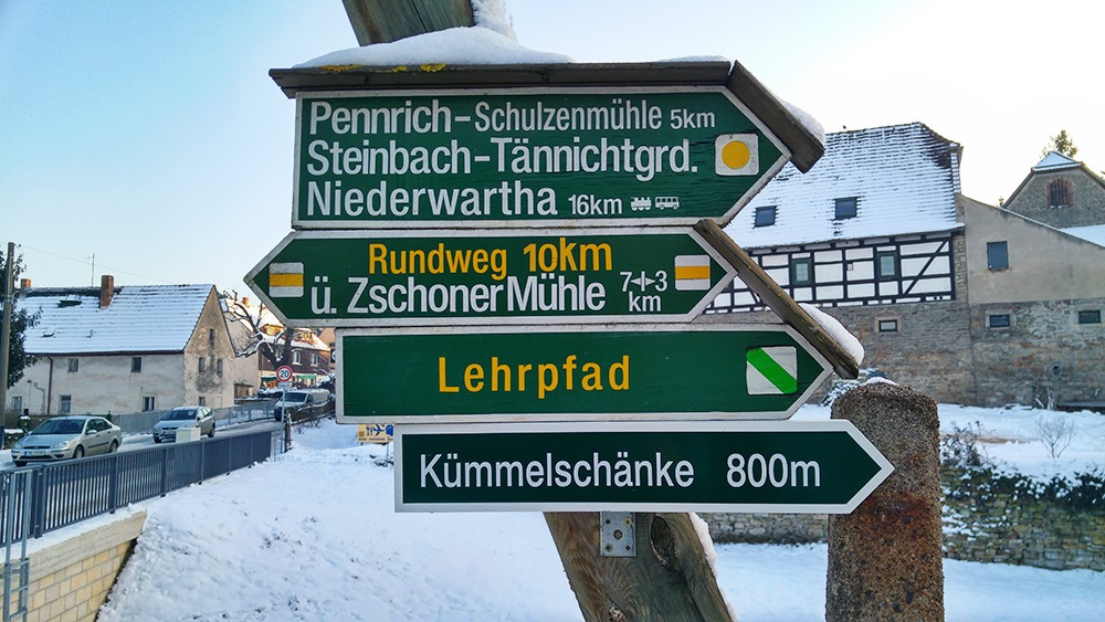 Kuemmelschaenke-Dresden-Winter-Schnee-Wegweiser