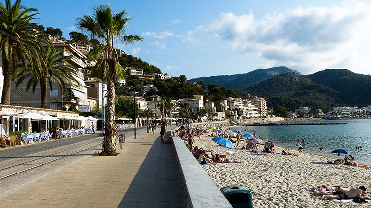 Port-de-Soller-Promenade-Mallorca