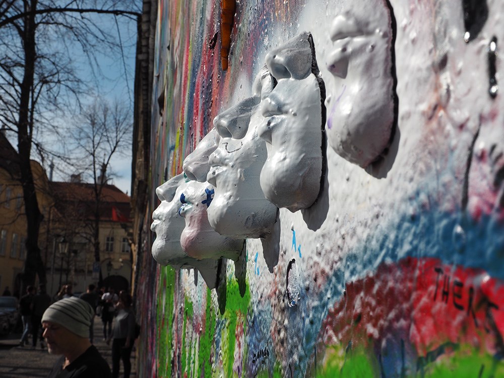 John Lennon Wall Mauer Prag 4