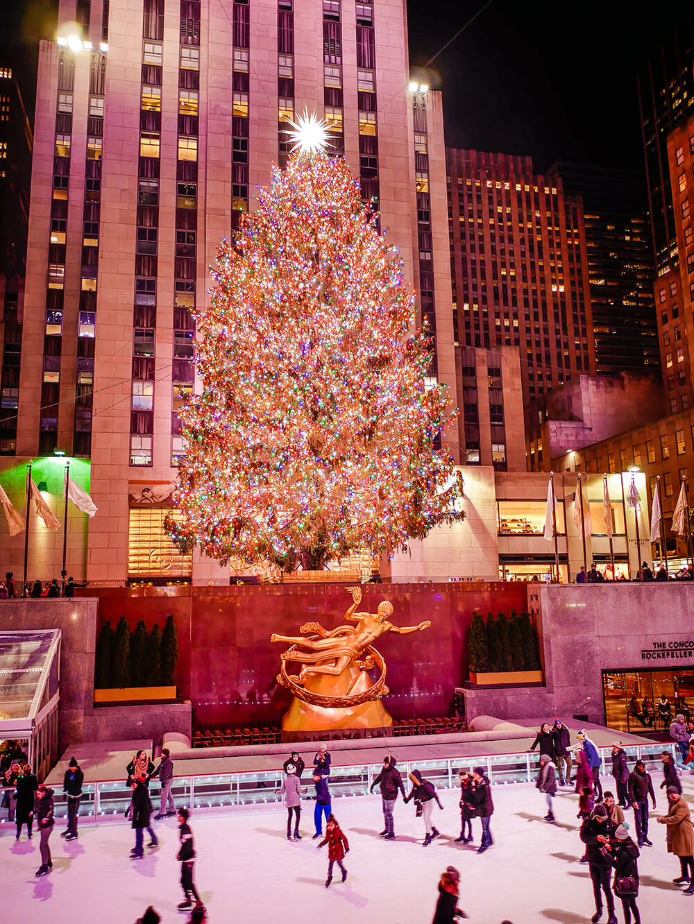 USA New York Weihnachten Winter Rockefeller Center Schlittschuhbahn